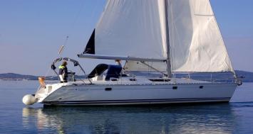 Yachtcharter Sun Odyssey 42.2 4 cab top