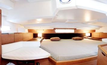 Yachtcharter jeanneau sun odyssey 44 Cabin 4 cabin