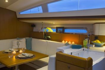 Yachtcharter Sun Odyssey 44 DS Cab 2 Salon