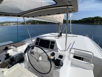 Yachtcharter Dufour 48 Catamaran Cab 4 Steering