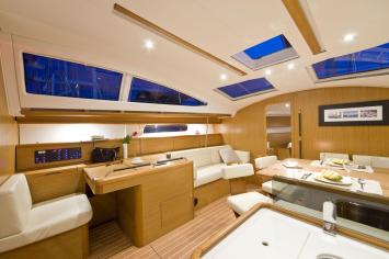 Yachtcharter sun odyssey 50 ds 4 cab saloon