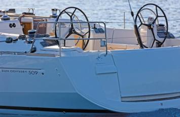 Yachtcharter Sun Odyssey 509 Salon 5 Cab Steering area