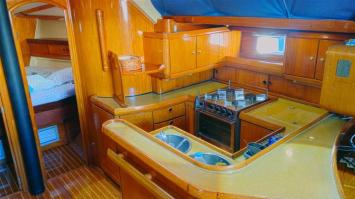 Yachtcharter Sun Odyssey 51 5cab pantry