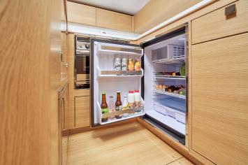 Yachtcharter ELAN GT6 Cab 2 Fridge