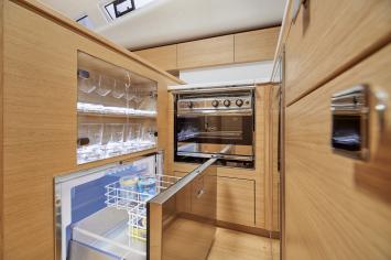 Yachtcharter ELAN GT6 Cab 2 Cabinets