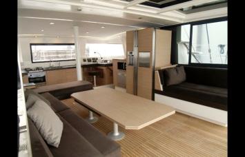 Yachtcharter bali 4.3 Cab 3 Salon