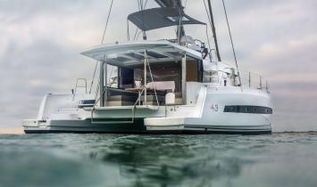 Yachtcharter BALI4.3 Cab 3 Back