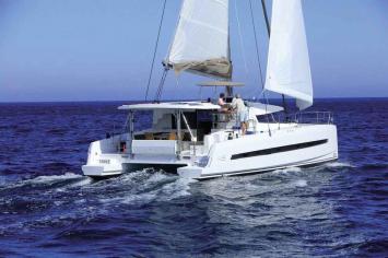 Yachtcharter Bali4.5 Fly 4Cab Side