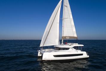 Yachtcharter BALI CATSPACE 3Cab Side