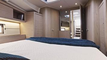 Yachtcharter sunsail 46 master suite 2400x1350 web