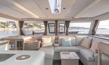 Yachtcharter isla 40 cab 3 Saloon