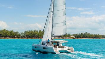 Yachtcharter lagoon 42 4cab Exterior