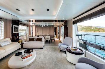 Yachtcharter Azimut Grande 27 Metri 5 cab saloon