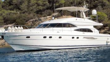 Yachtcharter princess65fly 3cab Front