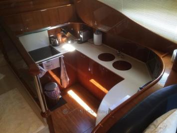 Yachtcharter princess65fly 3cab pantry