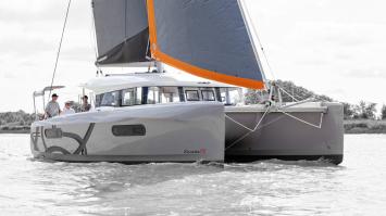 Yachtcharter excess 11 cab 4 Top