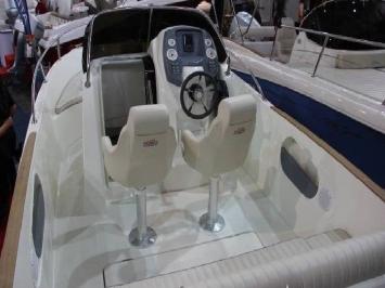 Yachtcharter Insidias HM 22 Fly Cockpit