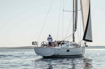 Yachtcharter Elan 40.1 cab 3 back