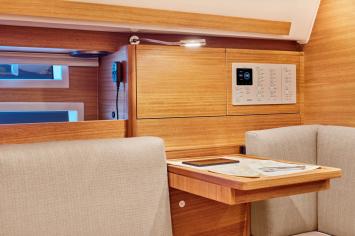 Yachtcharter Elan 40.1 cab 3 int