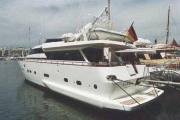 Yachtcharter maiora24 Cab 4 back