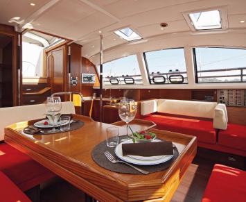 Yachtcharter Wauquiez 55 PS saloon