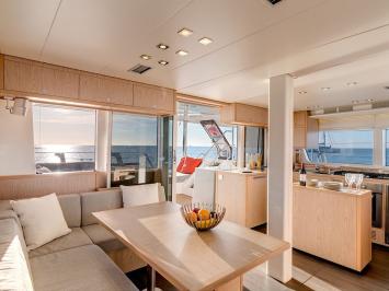 Yachtcharter lagoon52F 4cab salon