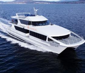 Yachtcharter Incat Crowther