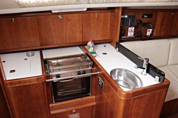 Yachtcharter Eminence40 8