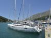 Yachtcharter jeanneau 53 5 cabin side view