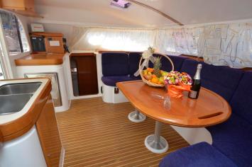 Yachtcharter Nautitech40 10