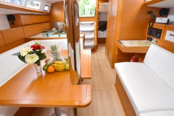 Yachtcharter SunOdyssey389 5