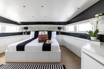 Yachtcharter Bugari100 20