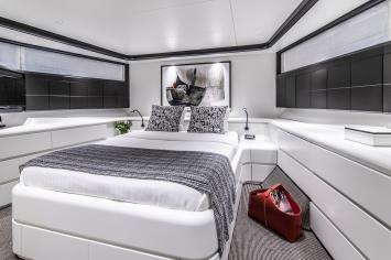 Yachtcharter Bugari100 21