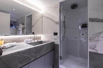 Yachtcharter Bugari100 22