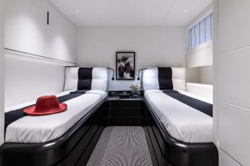 Yachtcharter Bugari100 24