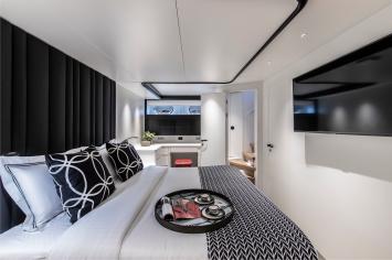 Yachtcharter Bugari100 25