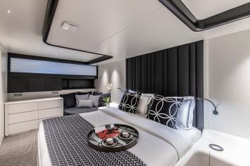 Yachtcharter Bugari100 26