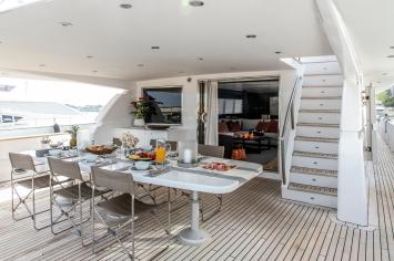 Yachtcharter Bugari100 27