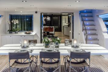 Yachtcharter Bugari100 29