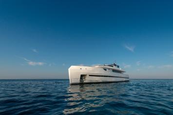 Yachtcharter Bugari100 32