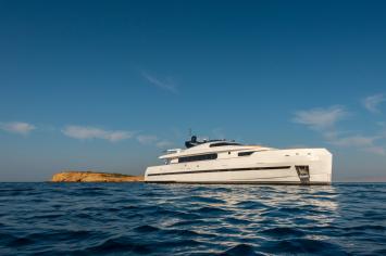Yachtcharter Bugari100 36