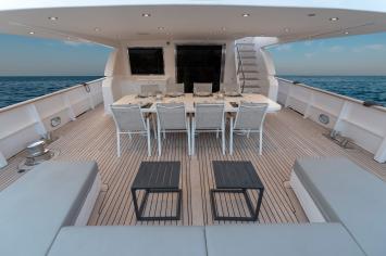 Yachtcharter Bugari100 40