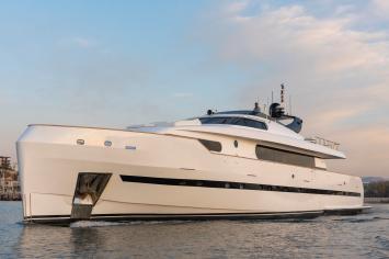 Yachtcharter Bugari100 43