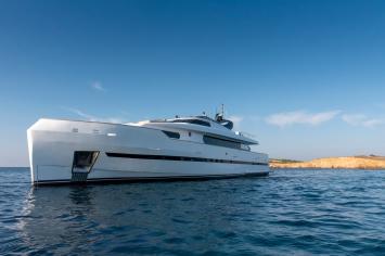 Yachtcharter Bugari100 49