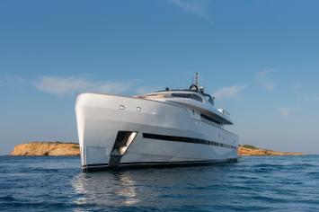 Yachtcharter Bugari100 50