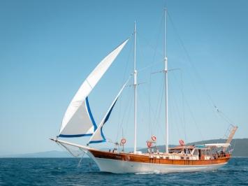 Yachtcharter Dona