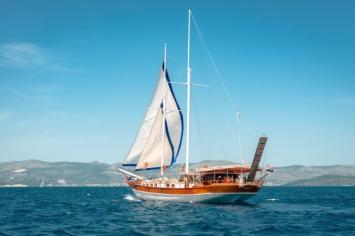 Yachtcharter Dona 3