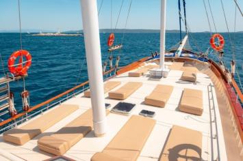 Yachtcharter Dona 8