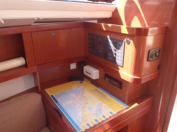 Yachtcharter Oceanis31 14