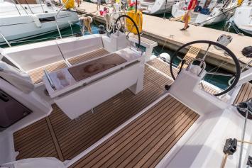 Yachtcharter Oceanis35 7